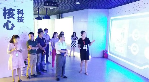 江苏省进出口商会秘书长朱一兵、信息部主任张伯春等一行莅临江苏跨境电子商务服务有限公司走访指导工作。